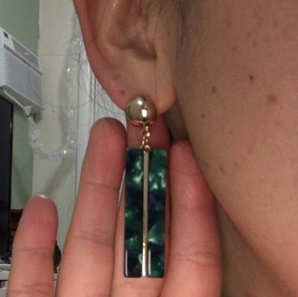 Elegant Emerald Marble Earrings - Picture 6 of 8